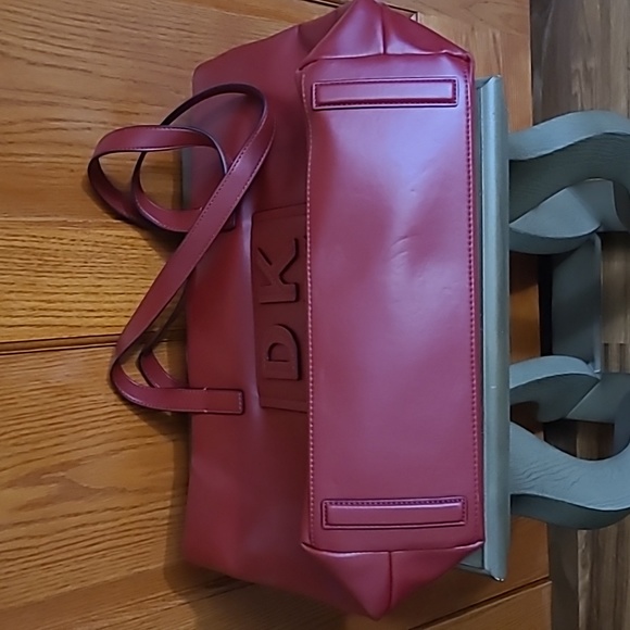 DKNY New York medium, red, tote - Picture 5 of 6